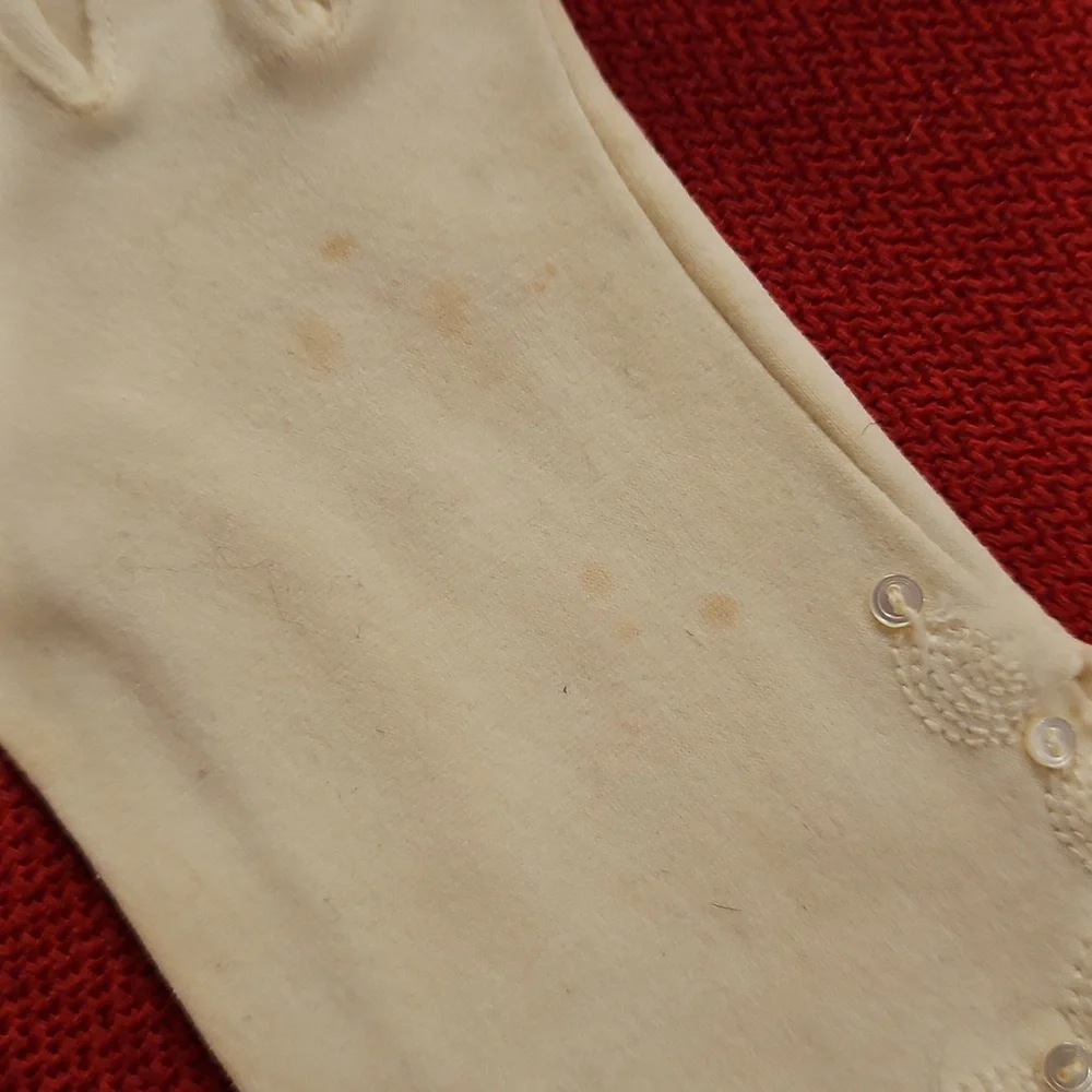 Vintage ivory cream finger gloves button beed embellished Wrist Detail Prom
